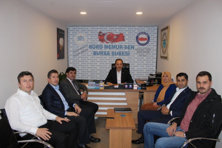 Bursa'da maliye &ccedil;alışanları emeklerinin karşılığını istiyor