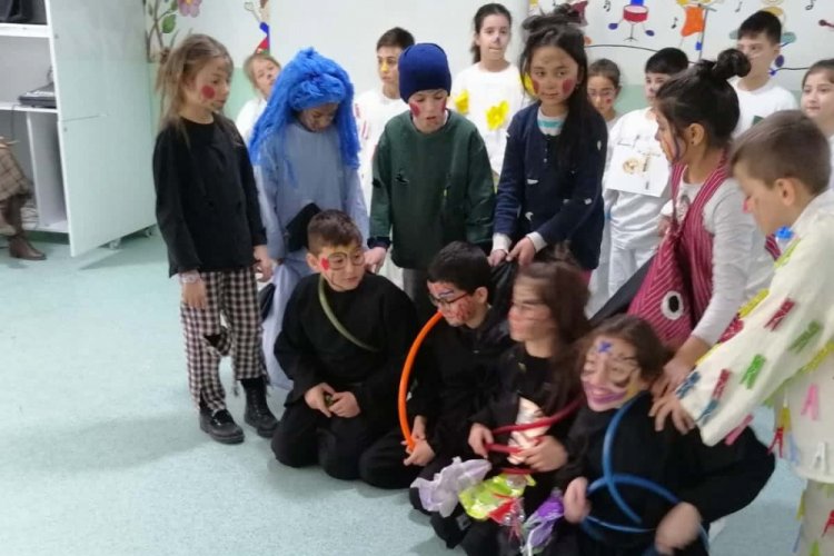 Bursa'da minik tiyatrocular turnede