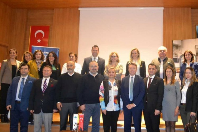 "Anadolu'da Berber D&uuml;kkanı Sohbetleri"nin ikincisi Bursa'da d&uuml;zenlendi