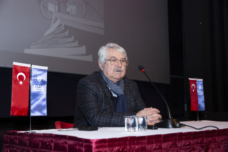 Mertol Tulum Bursa'da 'Edebi Eserlerin D&uuml;nyasını' anlattı