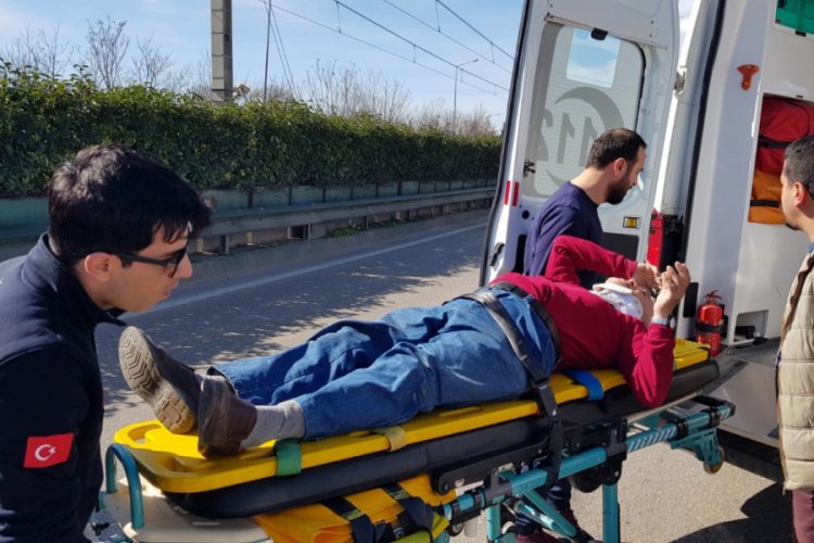 Bursa'da motosiklete &ccedil;arpan ara&ccedil; s&uuml;r&uuml;c&uuml;s&uuml; ka&ccedil;tı