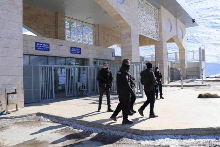 Kapık&ouml;y G&uuml;mr&uuml;k Kapısı'na sahra hastanesi kuruluyor