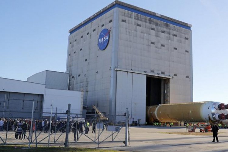 NASA Ay'a tekrar gitmenin ek maliyetini a&ccedil;ıkladı