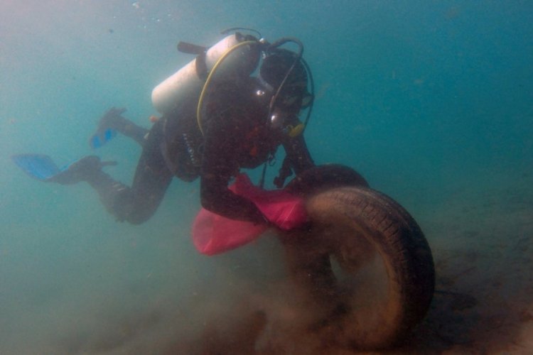Bodrum'da deniz dibi ve sahil temizliği yapıldı