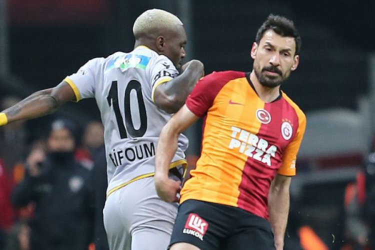 Şener &Ouml;zbayraklı, Galatasaray'dan ayrılıyor