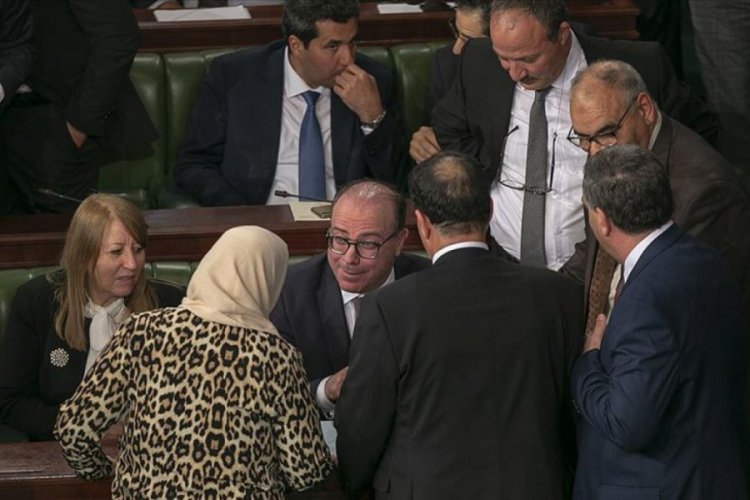 Tunus'ta Fahfah h&uuml;k&uuml;meti g&uuml;venoyu aldı