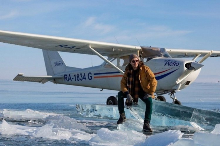 Rus pilot buz tutan Baykal g&ouml;l&uuml;ne iniş yaptı
