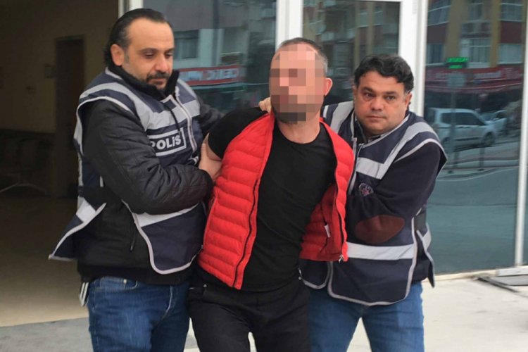 Bakkaldan hara&ccedil; alamayınca oğlunu bı&ccedil;akladılar
