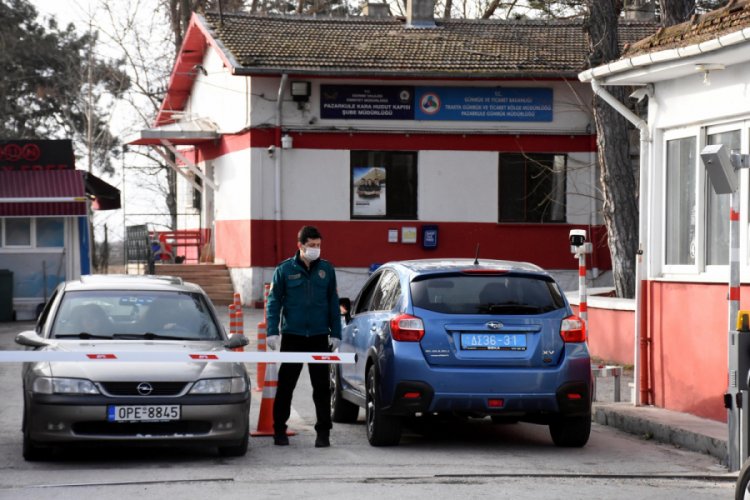 Avrupa'ya a&ccedil;ılan sınır kapılarında koronavir&uuml;s &ouml;nlemi