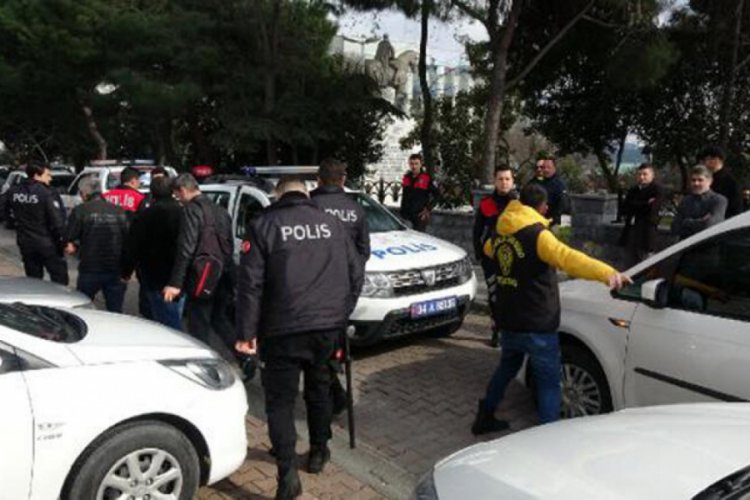Silahların &ccedil;ekildiği kavgayı polis ayırdı