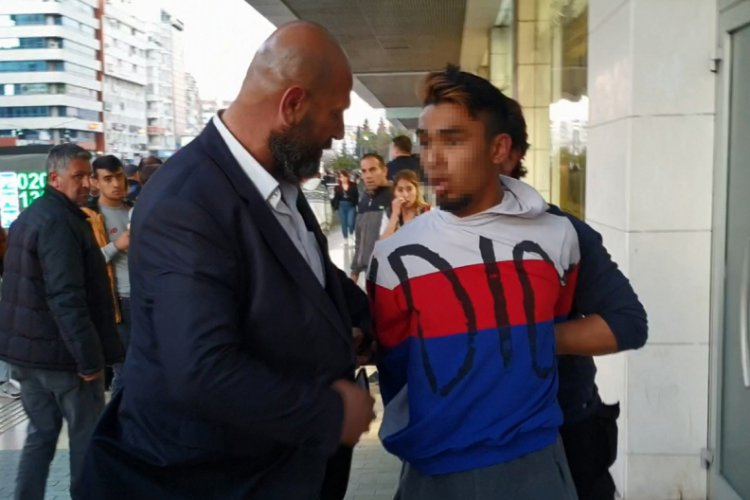 &Ccedil;ıplak g&ouml;r&uuml;nt&uuml;yle şantaja 3 tutuklama
