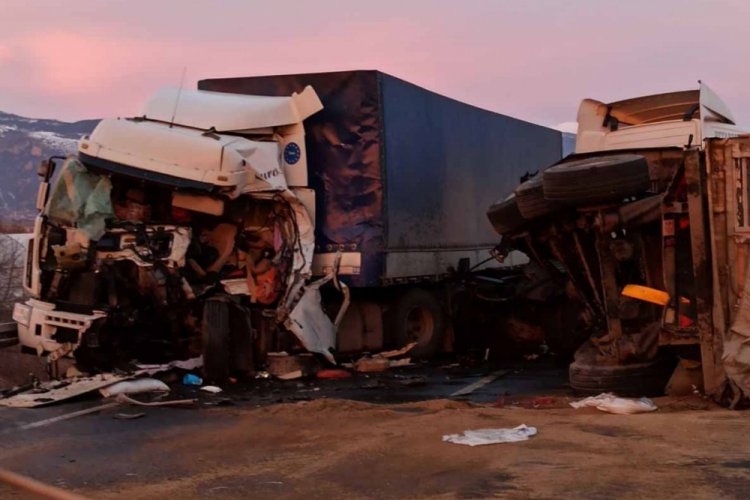 İranlı s&uuml;r&uuml;c&uuml; kazada hayatını kaybetti