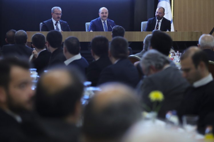 Bakan Varank sanayicilerle bir araya geldi