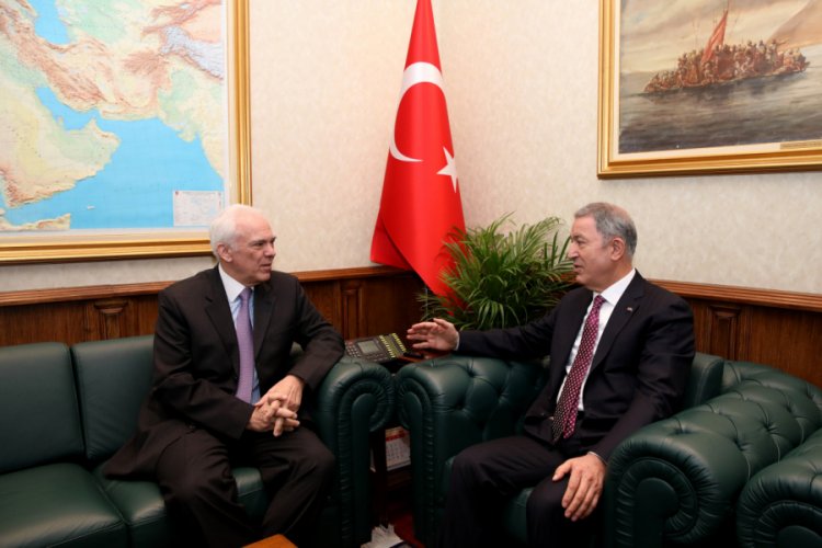 Bakan Akar, Yunanistan'ın Ankara B&uuml;y&uuml;kel&ccedil;isi Diamessis'i kabul etti
