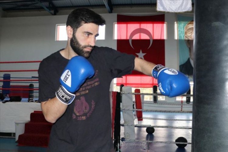 Babası ve ağabeyinin boksta yarım kalan hayalini ger&ccedil;ekleştirmek istiyor
