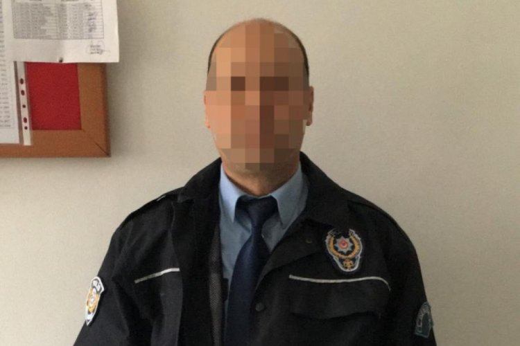Polis kıyafetiyle otostop &ccedil;eken emekli polise g&ouml;zaltı