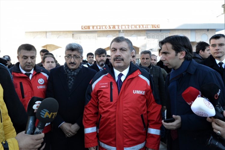 Bakan Koca, Esendere G&uuml;mr&uuml;k Kapısı'nda incelemelerde bulundu