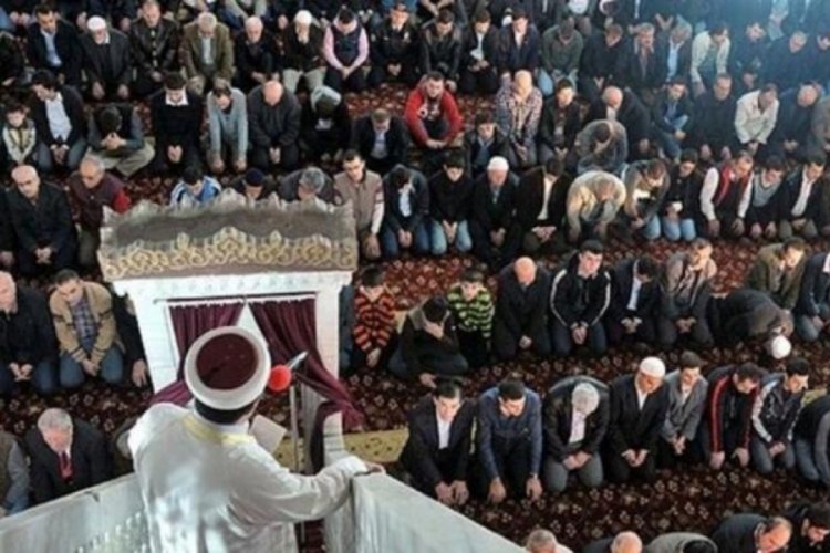 Cuma hutbesi: Hak uğruna m&uuml;cadelemiz, birlik beraberlik ruhumuz