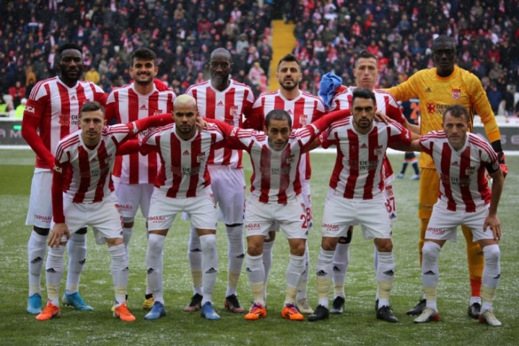 Sivasspor'da 4 futbolcu kart sınırında!