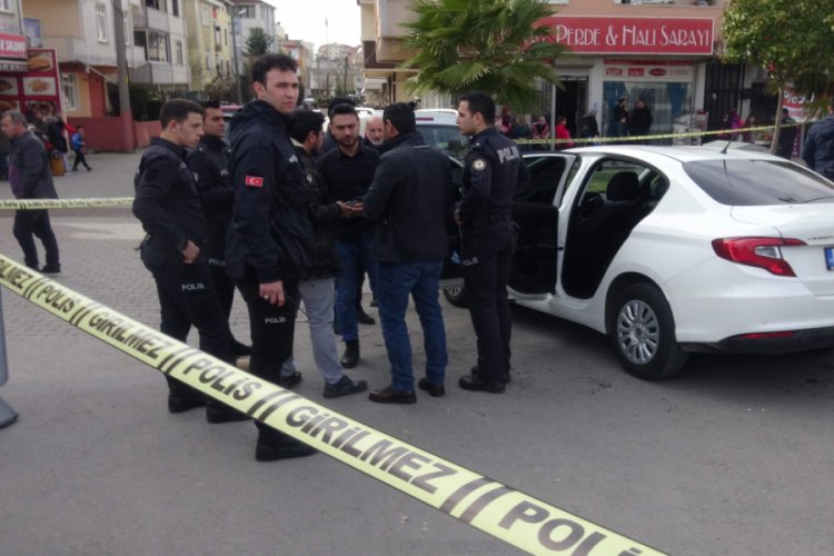 Kocaeli'nde silah, sopa ve demir &ccedil;ubuklu kavga: 3 yaralı