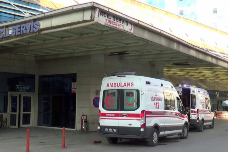 Ara&ccedil; şarampole yuvarlandı: 3 yaralı