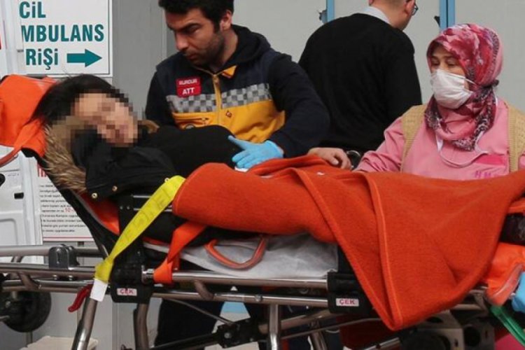 Liseli gen&ccedil; kız bı&ccedil;ağı kendi karnına sapladı