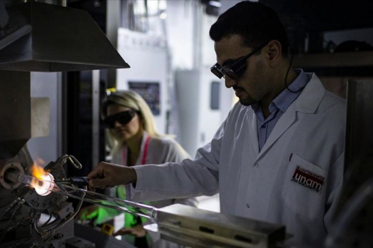 T&uuml;rkiye'nin ilk milli aktif fiberi Bilkent UNAM'da &uuml;retildi