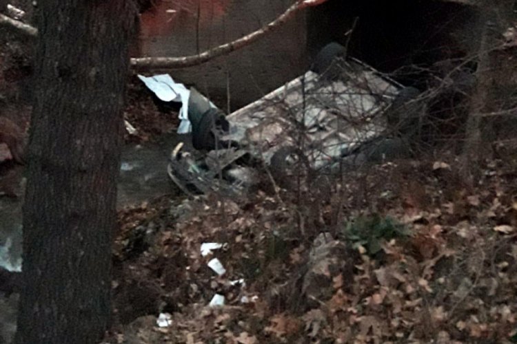 K&uuml;tahya'da otomobil k&ouml;pr&uuml;den u&ccedil;tu