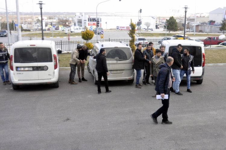 Kendilerini polis olarak tanıtıp, hırsızlık yapan 4 kişi tutuklandı