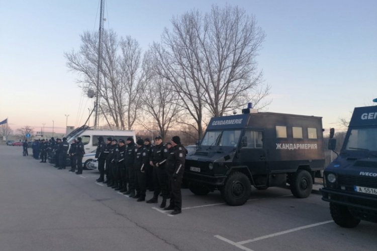 Bulgaristan'dan T&uuml;rkiye sınırına jandarma takviyesi
