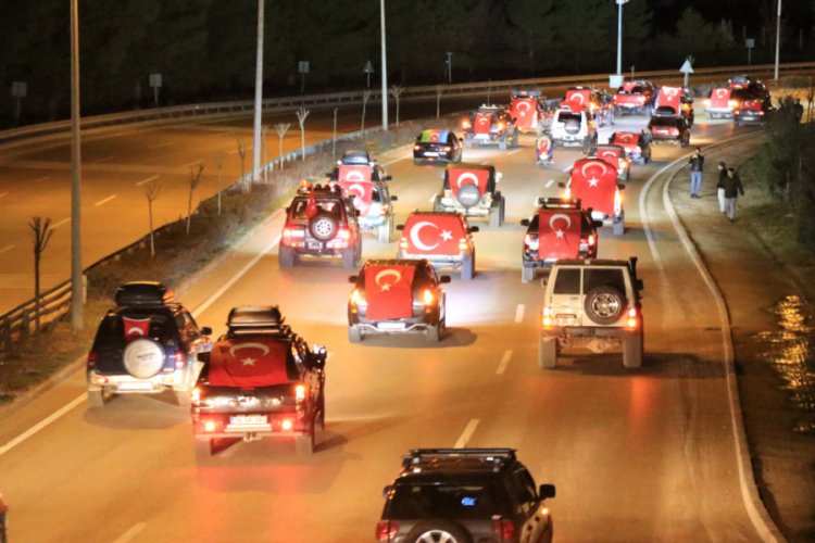 İdlib şehitleri i&ccedil;in 500 ara&ccedil;lık konvoy yaptılar