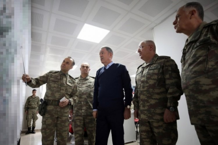 Akar ve komutanlar sıfır noktasında