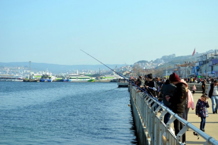 Bursalılar g&uuml;zel havayı g&ouml;r&uuml;nce sahillere akın etti