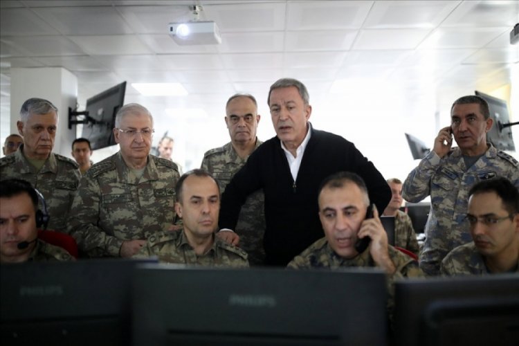Bakan Akar'ın Bahar Kalkanı Harekatı'nı y&ouml;nettiği anlar!