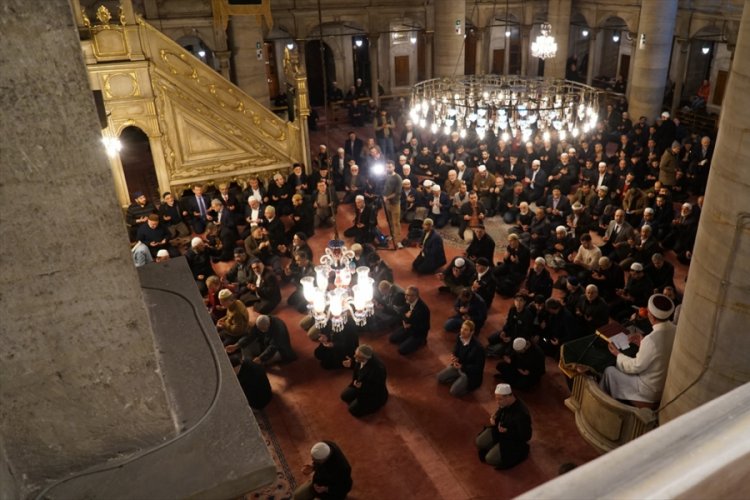 Necmettin Erbakan Ey&uuml;psultan Camisi'nde anıldı