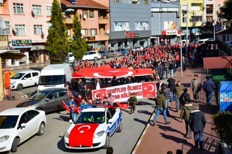 Karab&uuml;k'te İdlib Şehitleri i&ccedil;in y&uuml;r&uuml;y&uuml;ş yapıldı