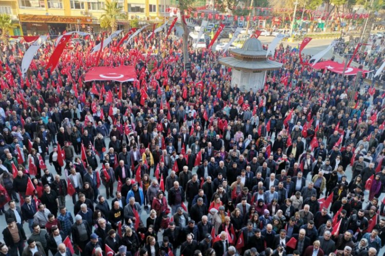 Nazilli'de 5 bin kişi şehitler i&ccedil;in y&uuml;r&uuml;d&uuml;