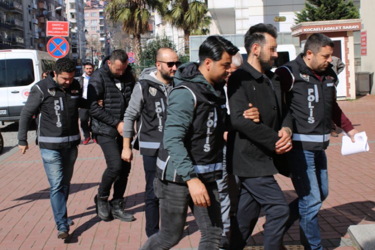 480 şişe ka&ccedil;ak alkol ele ge&ccedil;irildi