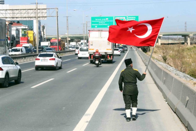 Dedesinin yolunda Bağcılar'dan &Ccedil;anakkale'ye y&uuml;r&uuml;yor