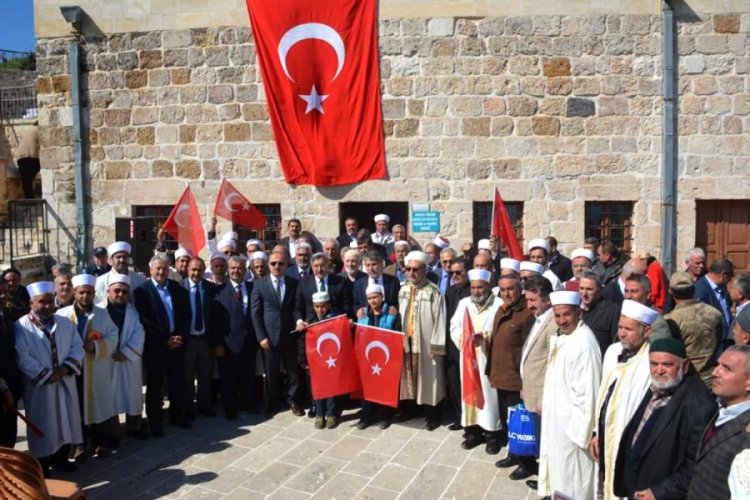 Komandolar, kurban kesilip dualarla İdlib'e g&ouml;nderildi
