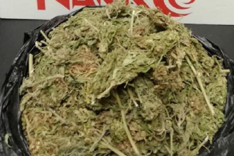 450 gram esrarla yakalanan &ccedil;ift g&ouml;zaltına alındı