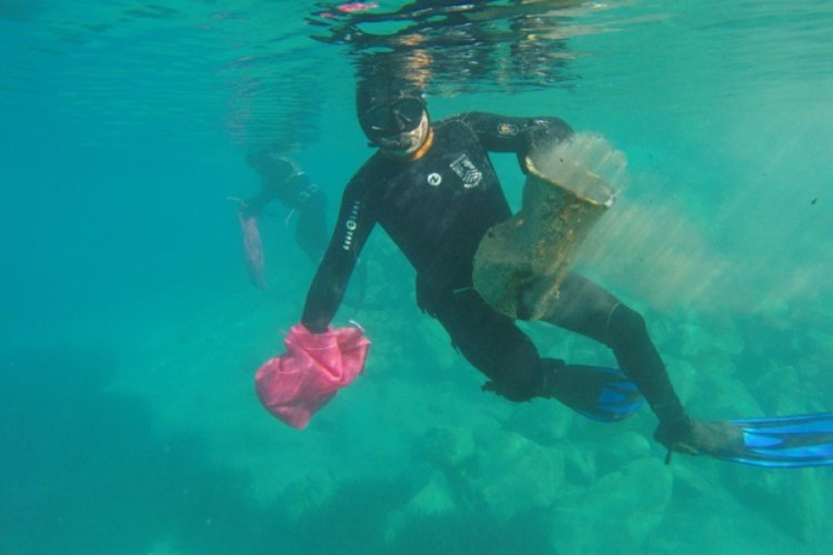 Uluslararası Optimist Yarışları &ouml;ncesi deniz dibi temizliği yapıldı
