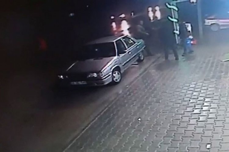 Otomobilin yayaya &ccedil;arpma anı kameralara yansıdı