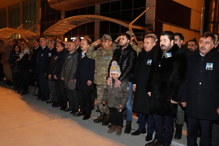 Ağrı'da şehit d&uuml;şen g&uuml;mr&uuml;k personeline t&ouml;ren