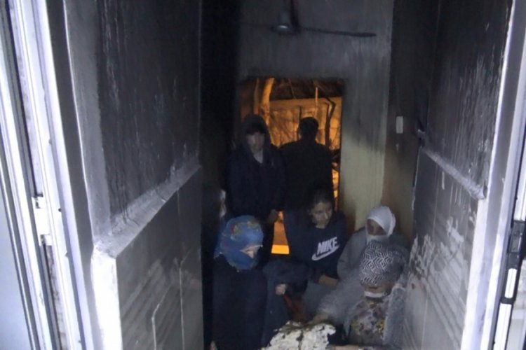 Elektrik kontağından &ccedil;ıkan yangında 2 &ccedil;ocuk yaralandı