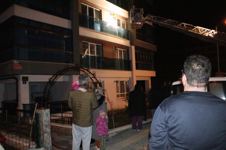 Yangında 6'sı &ccedil;ocuk 12 kişi dumandan etkilendi