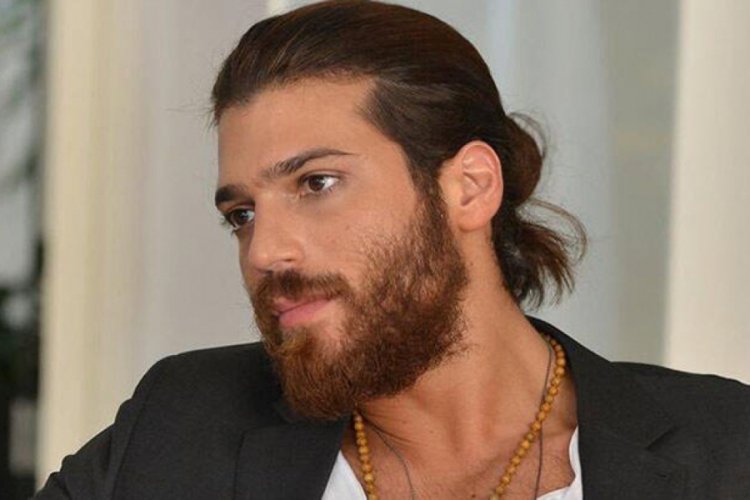 Can Yaman'a şaşırtan su&ccedil;lama: 'Beni d&ouml;vd&uuml;'