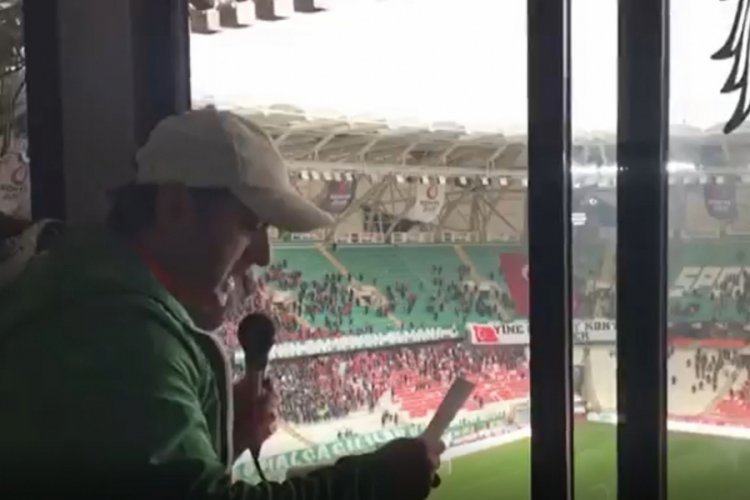 Şehitlerin isimlerini statta okurken ağlayan anons&ouml;r konuştu