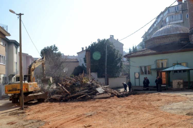 Bursa'da camilerin &ccedil;evresi g&uuml;zelleştiriliyor