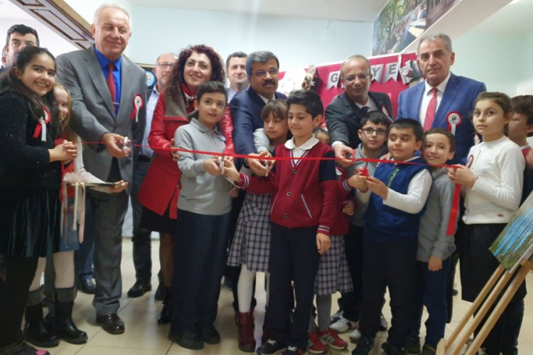 Bursa'da okul duvarları "Griye Veda Renklere Merhaba" projesiyle renklendi
